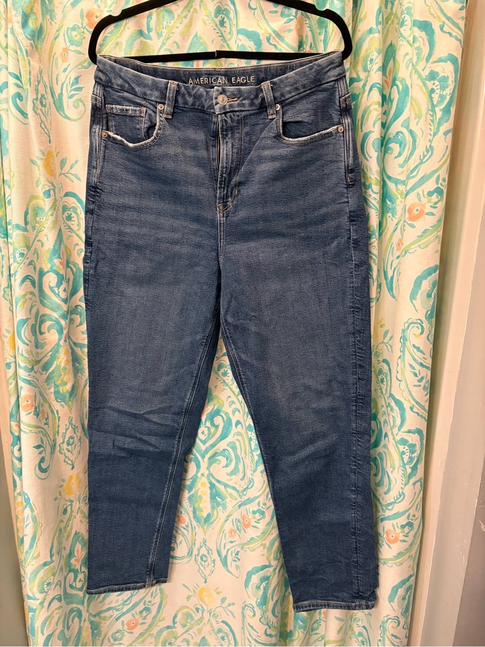 American Eagle Outfitters Curvy Mom Jean— Medium Blue Wash 12 Long